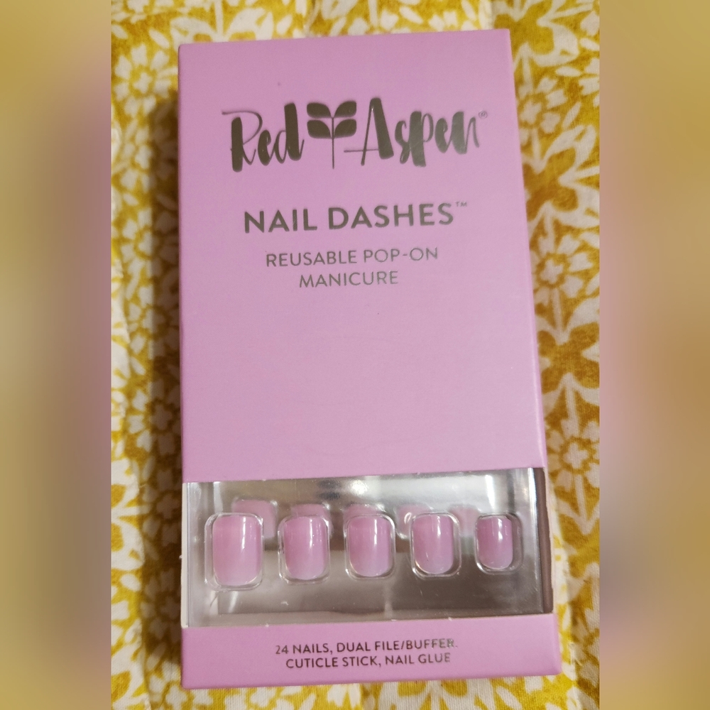 Red Aspen Petite Nail Dashes - Princess Clara